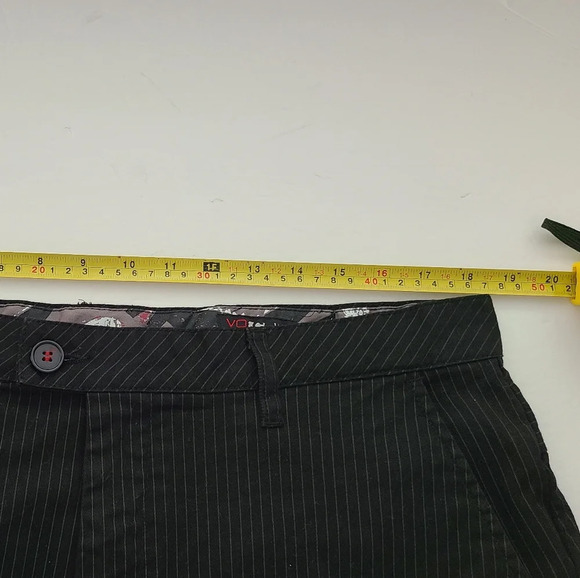 Volcom mens shorts sz.36  black/white striped - Picture 12 of 14